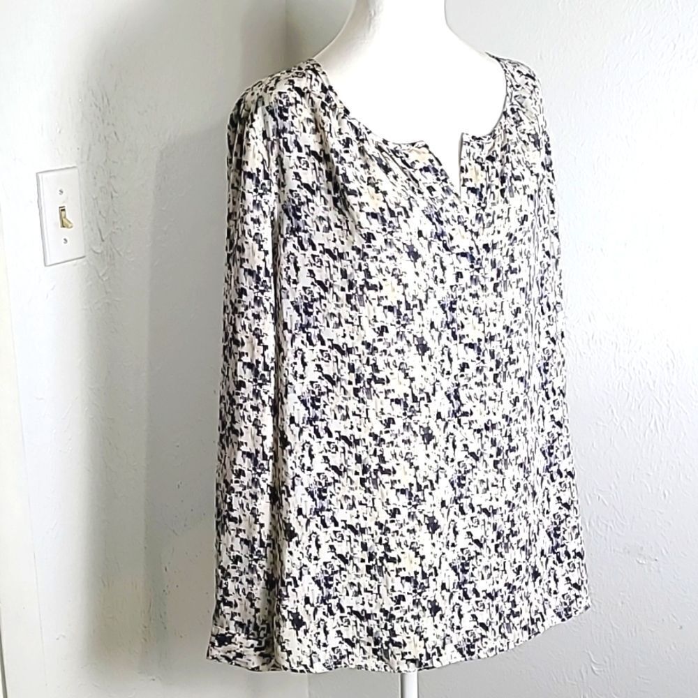 Cabi Longsleeve Blouse White, Black, Blue & Cream Print, Open V-neck, Size Large